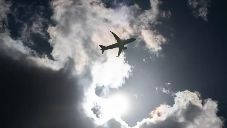 Zwischenstopp in Lyon: Brennende Powerbank stoppt Lufthansa Flug nach Lissabon