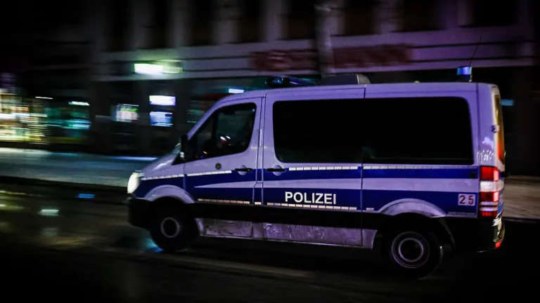Razzia gegen mutmaßliche Bande von Prüfungsbetrügern