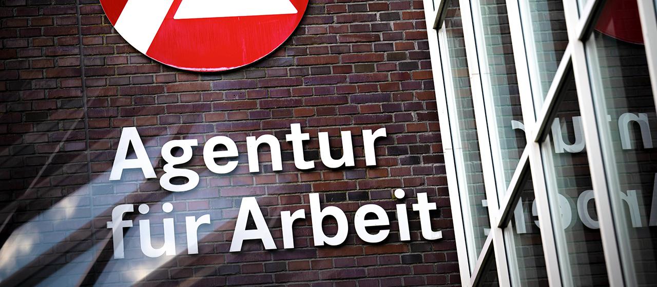 Arbeitslosenzahl sinkt leicht unter die Marke von drei Millionen