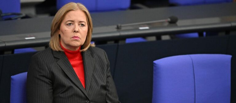 Gegenwind im Bundestag: Arbeitsministerin Bas verteidigt Reformen