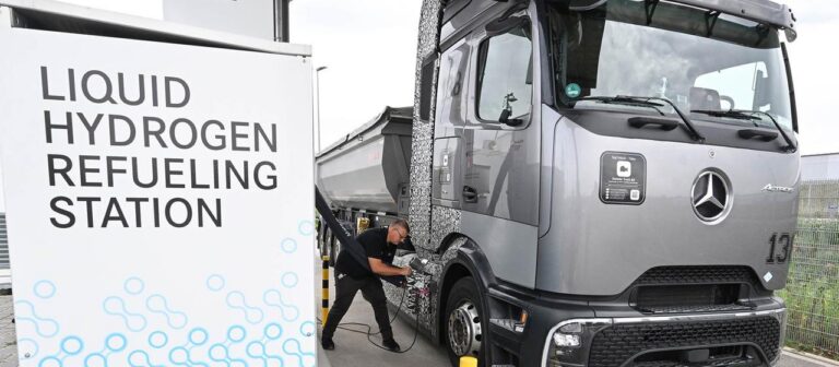 Daimler Truck investiert massiv in Wasserstofftechnologie