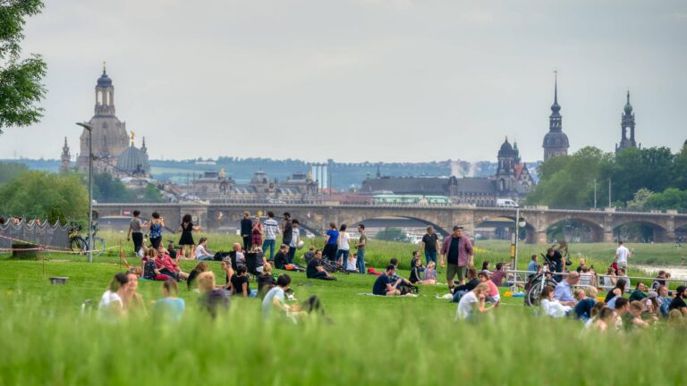 Ostdeutschland in den Medien: Klischees und Stereotype