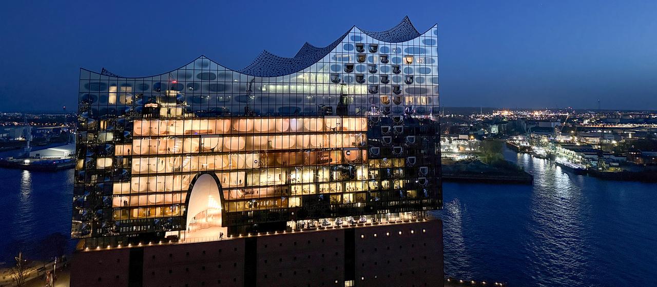 Vom Problemfall zum Erfolg: Zehn Jahre Elbphilharmonie in Hamburg