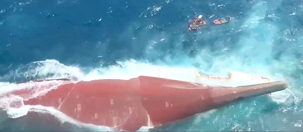 Indonesien: Suche nach Vermissten im Wrack von Fähre
