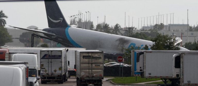 Mindestens fünf Tote nach Unfall mit Amazon Frachtflugzeug in Miami