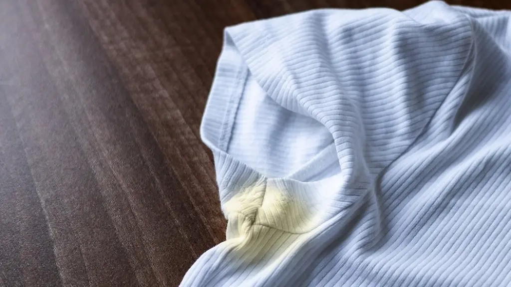 Hausmittel clever einsetzen: Das hilft gegen Deo, Schweiß, Sonnencreme und Grasflecken