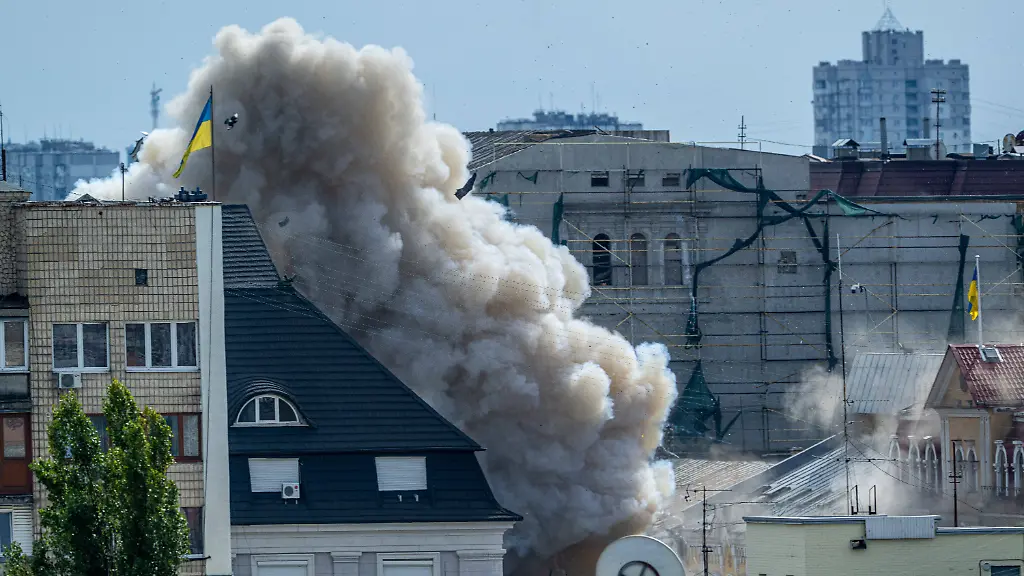 Mitten in der Hauptstadt der Ukraine: Russische Drohne trifft Geheimdienstquartier in Kiew