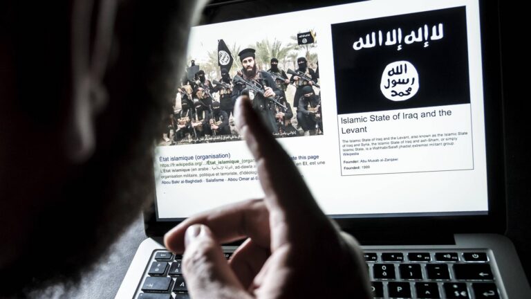 Immer mehr Online Radikalisierung: Islamismus 25 Jahre nach 9/11