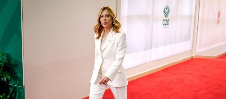 Meloni stellt als Italiens Ministerpräsidentin Regierungsrekord auf
