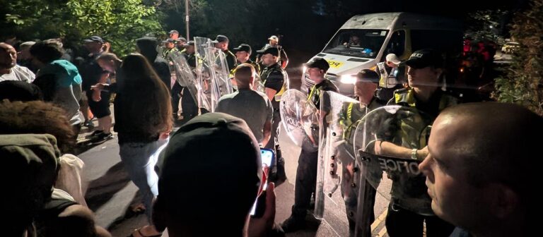 Proteste gegen die Aufnahme von Migranten im südenglischen Portsmouth