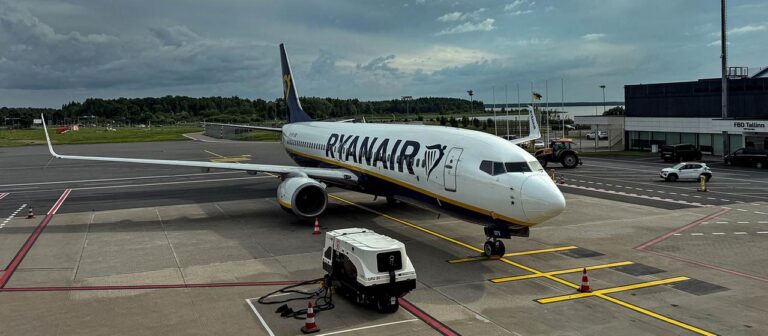 Ryanair senkt Prognose, Luftfahrt unter Kostendruck