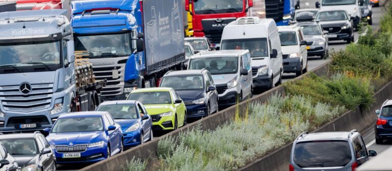 ADAC meldet mehr Staus in den Sommerferien 2026