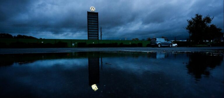 VW Aufsichtsrat beschließt Sparmaßnahmen: 50.000 Stellen weg