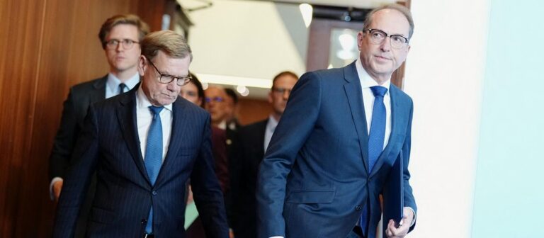 Kommentar zu Sanktionen gegen Russland: Auch politische Waffen können schmerzhaft sein
