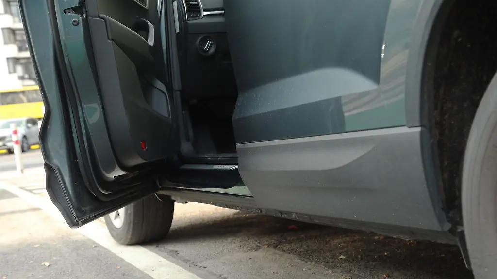 Urteil aus dem Verkehrsrecht: Dooring Unfall mit Motorrad: Haftet allein der Türöffner?