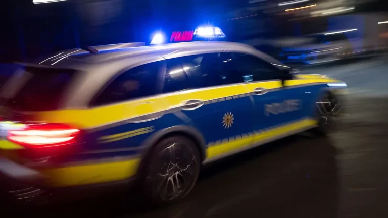 Verdächtige fliehen, zwei Männer durch Schüsse in Berlin verletzt