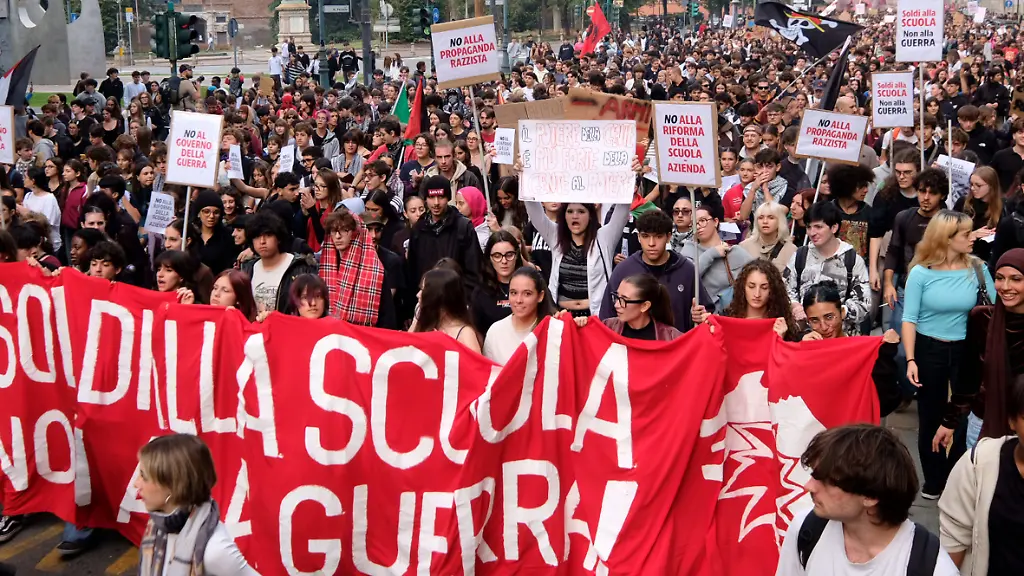 Schüler Demonstrationen in Turin: Italiener besetzen Schulen aus Protest gegen die Meloni Regierung