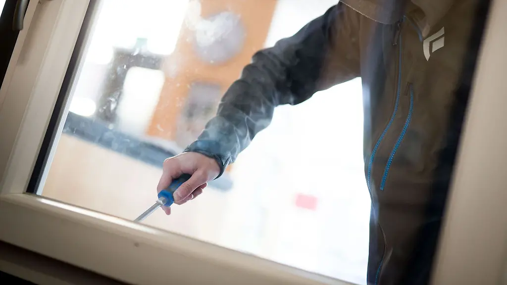 Polizei und Verband raten: Drei Minuten gegen Diebe, so halten Fenster und Türen stand