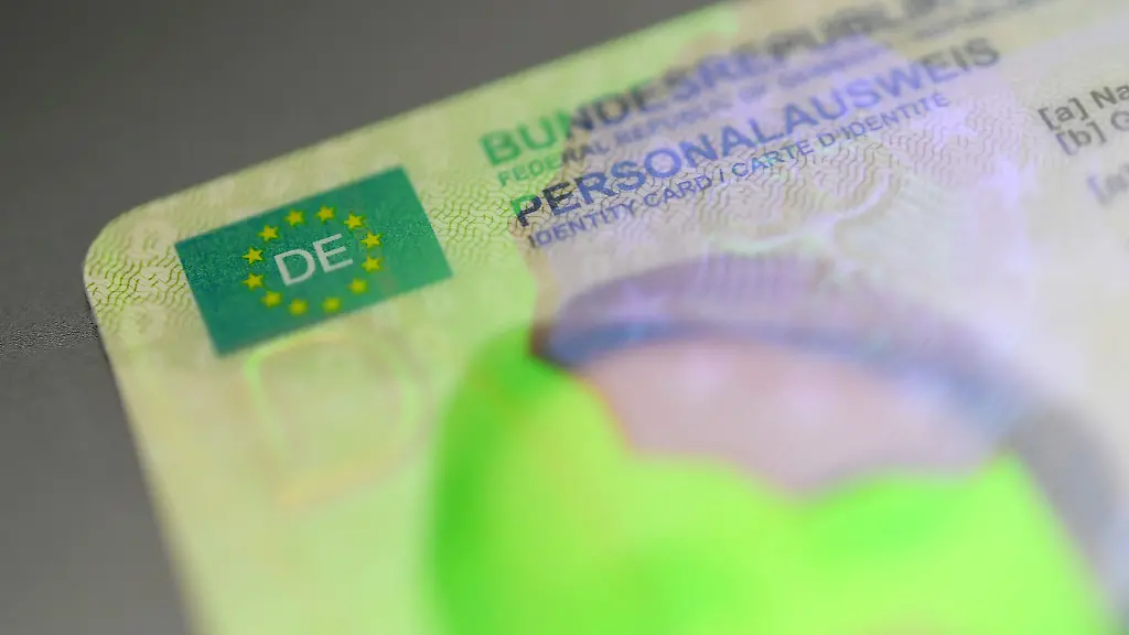 Genau hinschauen: Gefälschte Ausweise erkennen, darauf sollten Sie achten