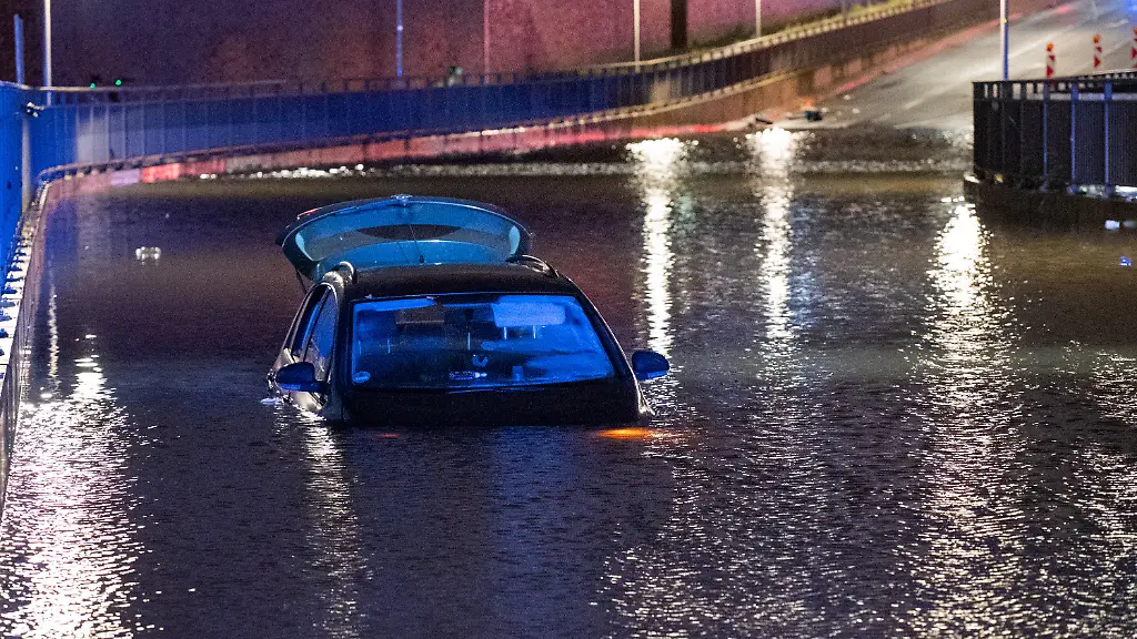 Altonaer Fischmarkt überschwemmt: Sturmwetter führt im Norden zu Überflutungen und Schäden