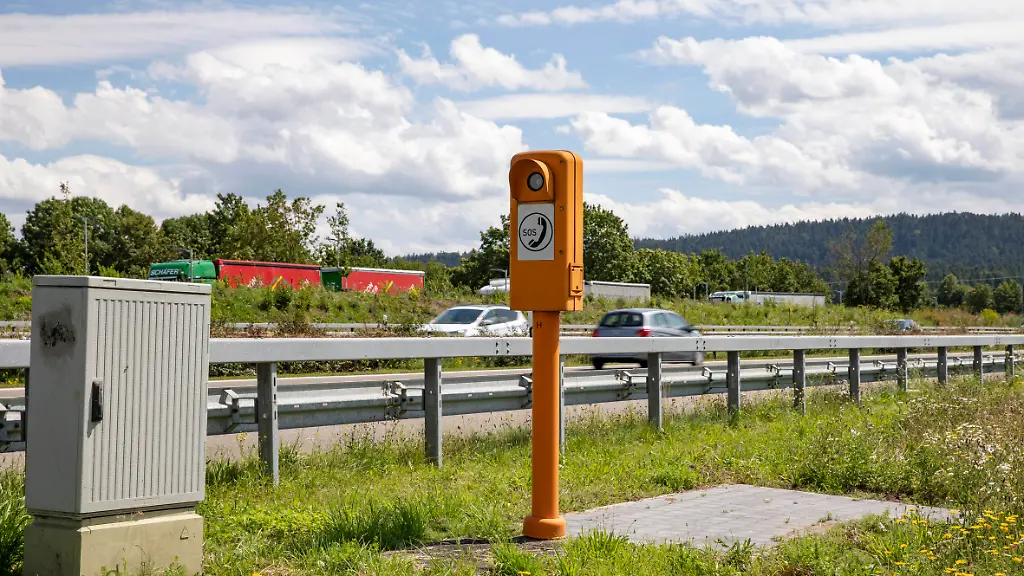 Abschaffung wird geprüft: Verschwinden bald 17.000 Notrufsäulen von den Autobahnen?