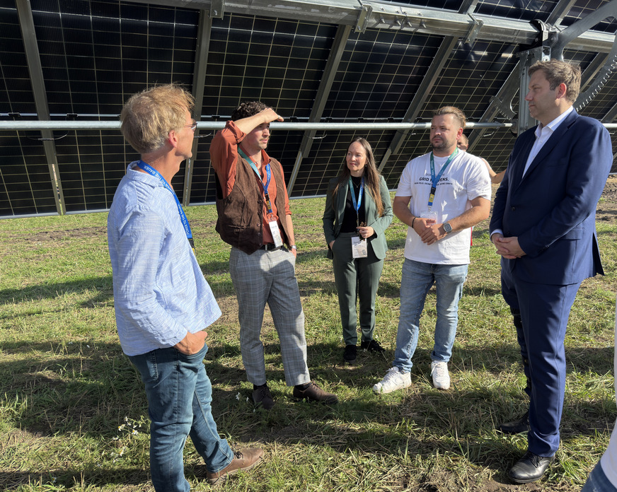 Agri PV in Riepholm: Klingbeil sieht ein Vorbild für die Energiewende