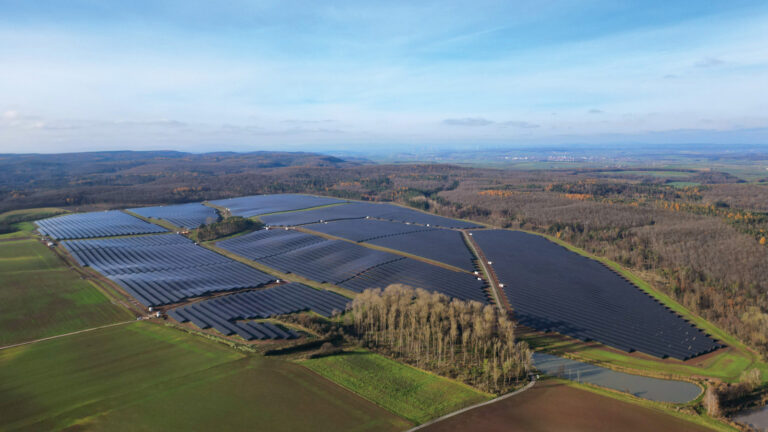 Maxsolar sichert sich 155 Millionen Euro für Solar und Speicherprojekte