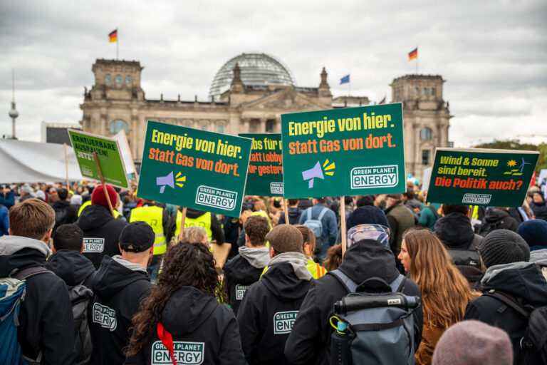 Tausende demonstrieren in Berlin gegen Hürden für Wind und Solarenergie