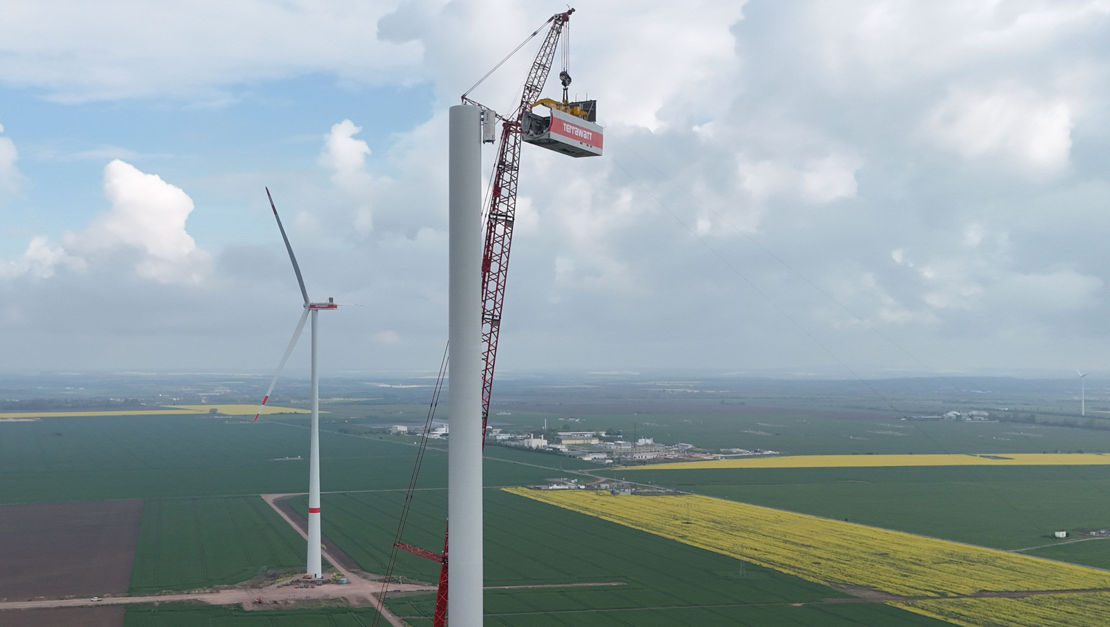Neunmonatstrend Windparks: Starkes Neubauplus auf See, weniger Plus an Land