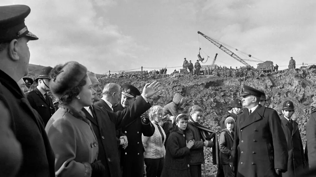 <ol start="60">
<li>Jahrestag des Unglücks: Aberfan Katastrophe verfolgte die Queen ihr Leben lang</li>
</ol>