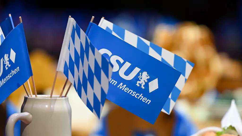 Grenzen uns entschieden ab: CSU stellt sich auf Parteitag demonstrativ gegen AfD und Linke