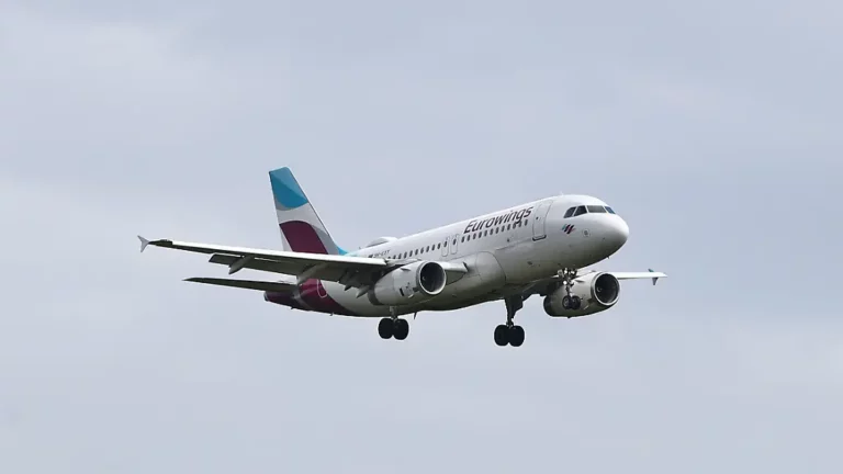 Zwischenfall auf Eurowings Flug: Massenanfall an Verletzten zwingt Ferienjet zu Sonderlandung