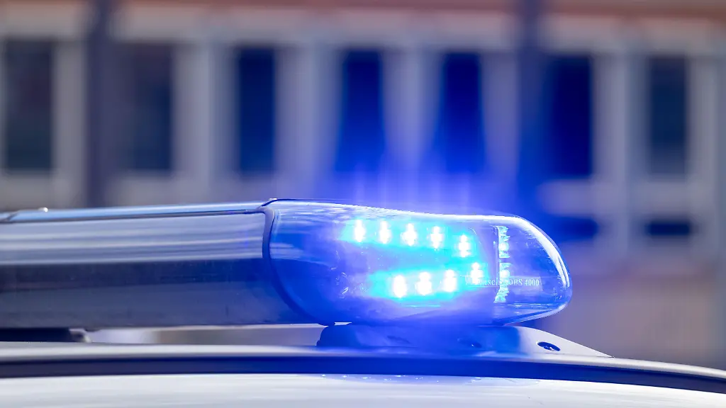 Womöglich bewaffnet: Zwei Männer verhelfen Häftling in Essen zur Flucht und fliehen zu dritt
