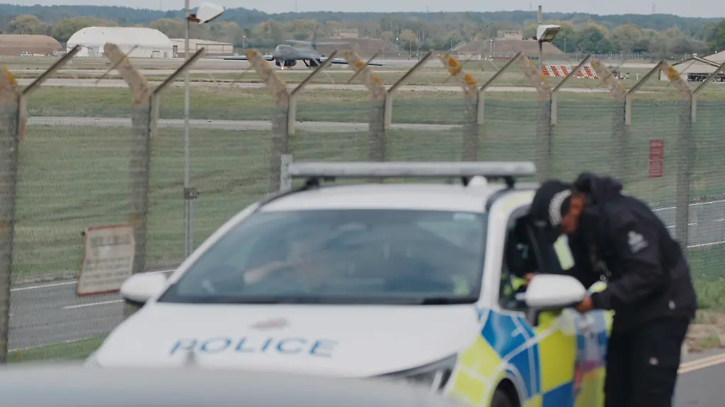 Nach Vorfall an Militärbasis: Britische Anti Terror Polizei nimmt weiteren Verdächtigen fest