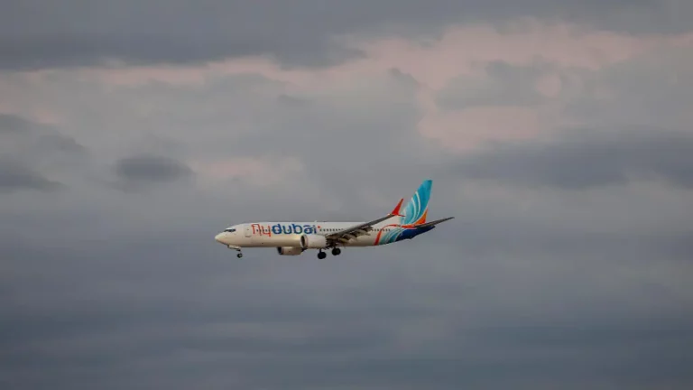 Im Cockpit war niemand: Augenzeuge auf Flydubai Flug musste schockierte Ersatzpiloten schütteln