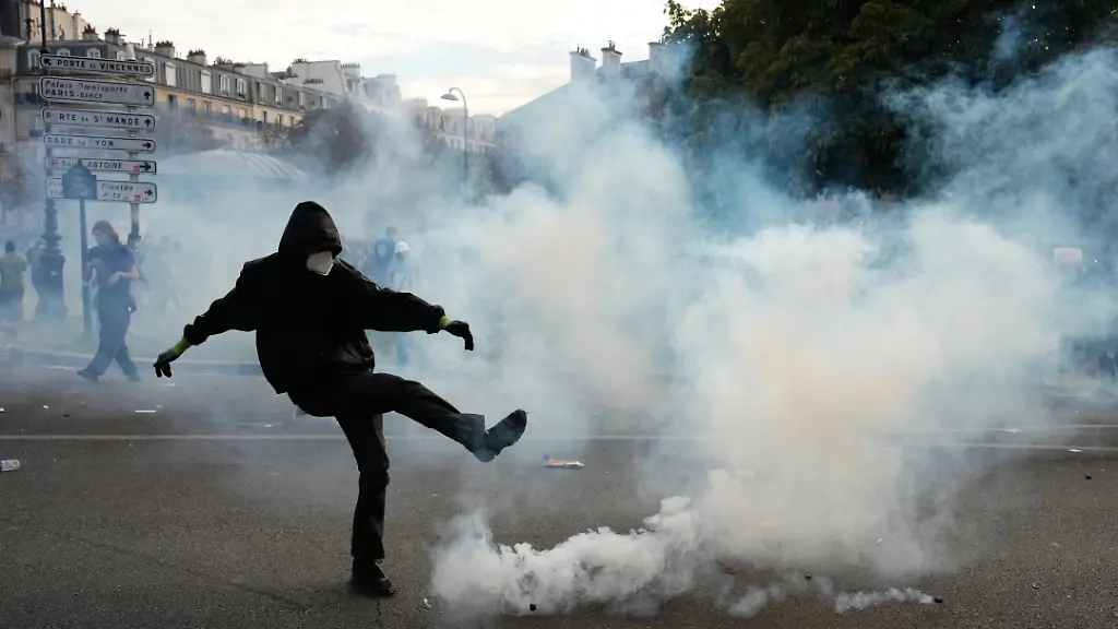 Gewalt in Frankreich hält an: Trump macht Massenmigration für Schülerproteste verantwortlich