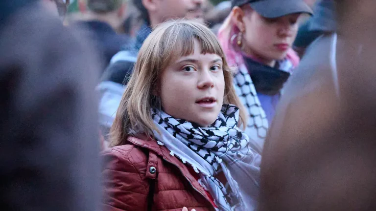 Berlin gedenkt der Hamas Opfer: Greta Thunberg demonstriert in Kreuzberg für Palästina