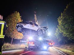 Auf dem Weg zu McDonald's: 61 Jähriger rast vier Mopedfahrer zwischen 14 und 19 Jahren tot