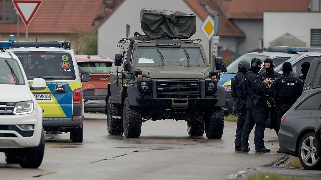 SEK Einsatz in Bayern: Zweites Todesopfer in Berngau nach Schüssen bei Waffenkontrolle