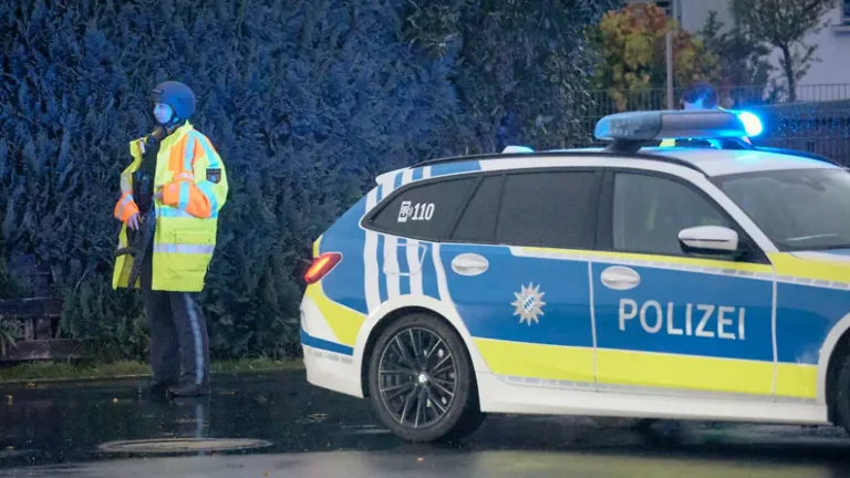 Zwei Behördenmitarbeiter sterben: Festnahme nach tödlichen Schüssen bei einer Waffenkontrolle in Berngau