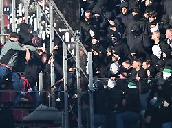 Große Wut nach Derby Eklat: Wer mit Sturmhaube im Stadion steht, will keinen Fußball sehen
