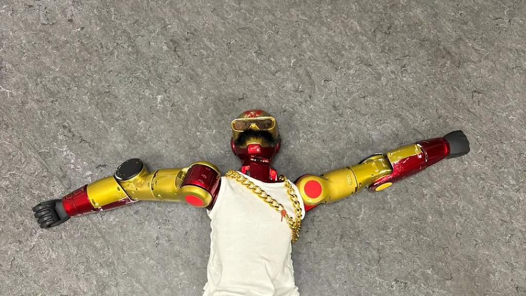 Von Mensch gesteuert: Roboter belästigt 16 Jährige sexuell in Köln