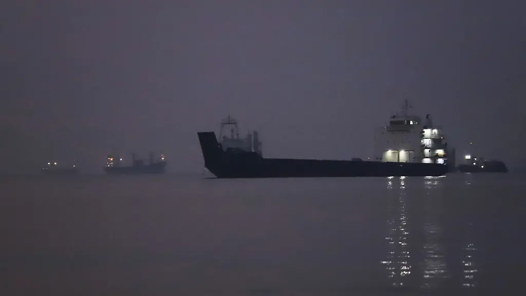 Millionen Barrel Rohöl an Bord: Teheran: Supertanker fährt auf Seemine in der Straße von Hormus