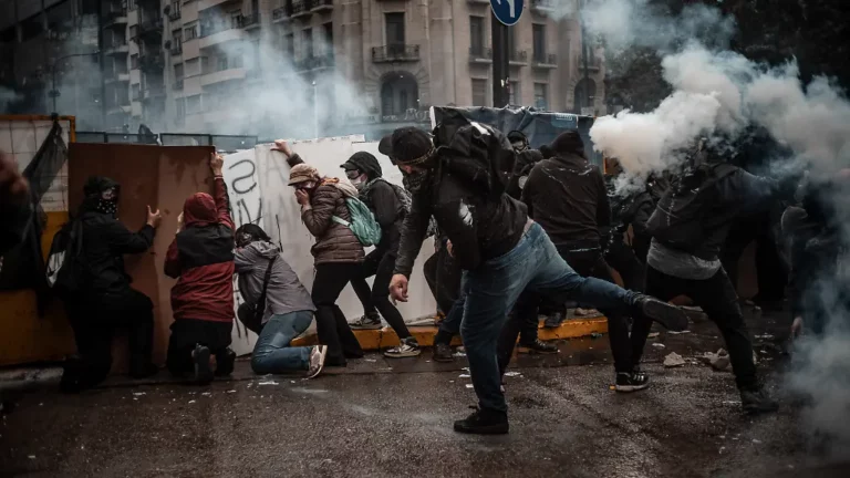 Von Frankreich bis Argentinien: Kampf gegen Sparpolitik, eine ganze Generation erhebt sich