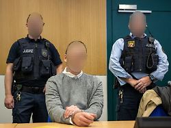 Alle haben sich gut verstanden: Familie im Urlaub abgestochen? 19 Jähriger vor Gericht