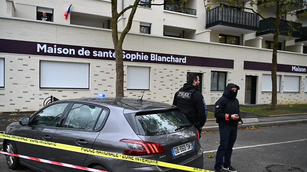 Durchsuchung nach Schüssen: Mein Kampf, Koran und Bibel bei Pariser Attentäter gefunden