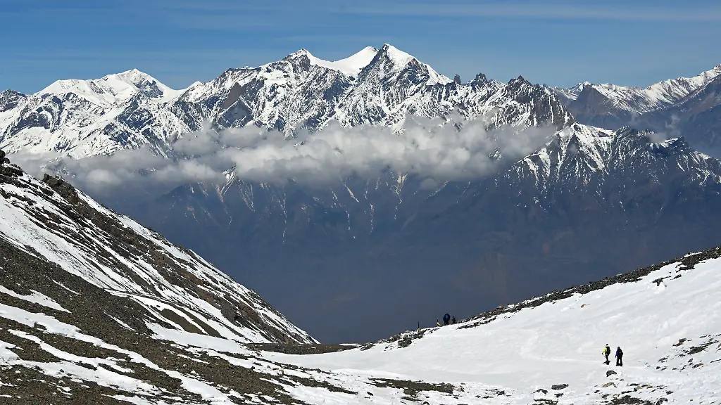 Nicht weit vom Mount Everest: Deutscher stürzt im Himalaya 1500 Meter in den Tod