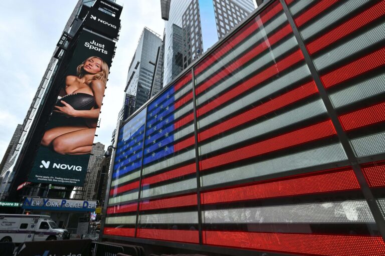 Cardano Gründer stichelt: Besitzt Sydney Sweeney etwa XRP?