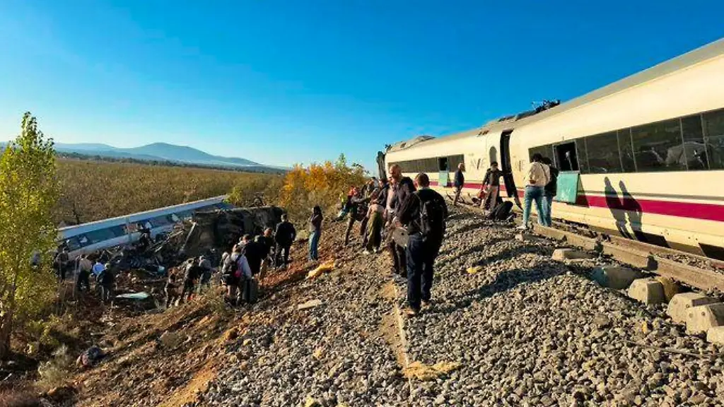 Waggons stürzen Damm hinab: Schweres Zugunglück in Spanien, mindestens zehn Tote
