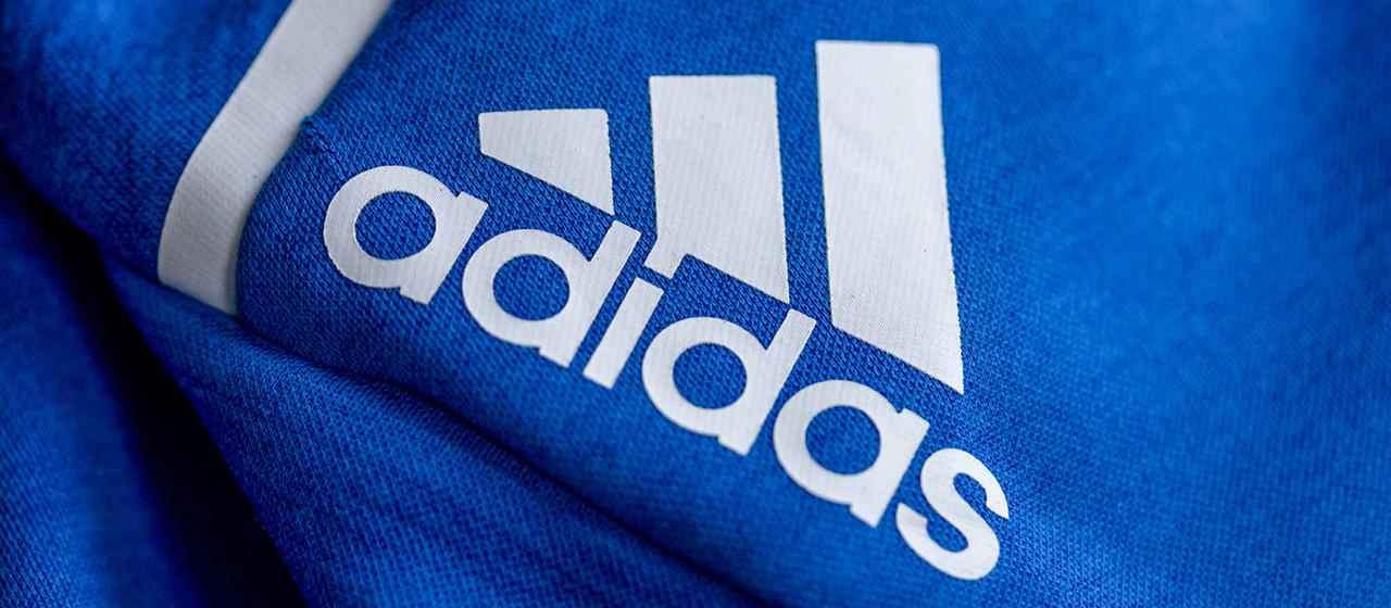 Gewinnprognose erhöht: Rekordgewinn bei Adidas